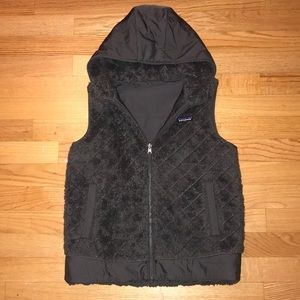 Reversible women’s Patagonia vest with hood